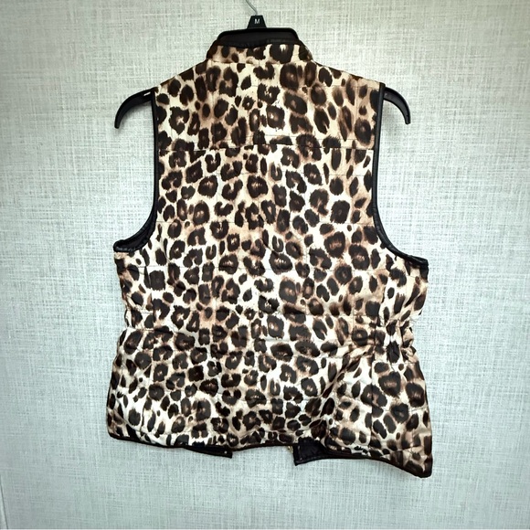 Chico’s Women’s Leopard Print Reversible Puffer Vest - Picture 4 of 11